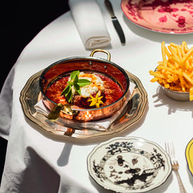 Boulettes d’agneau au feu de bois, concentré de tomate, stracciatella