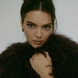 Kendall Jenner ne jure que par ce fond de teint (et il se vend toutes les 10 secondes)