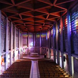 À Baccarat, la belle histoire d’une église en béton et d’un trésor découvert dans la manufacture de cristal