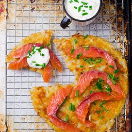 Galettes de pomme de terre, courgette et saumon fumé