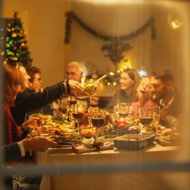 Comment être en paix avec sa famille, selon la philosophe et thérapeute familiale Nicole Prieur