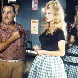 Comment Brigitte Bardot a lancé la mode du vichy, motif simplissime et incontournable des années 60