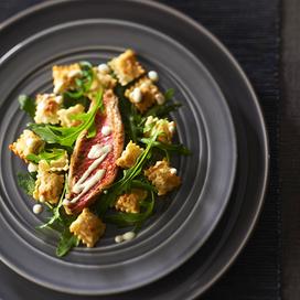 Rouget barbet, crème d’ail et ravioles croustillantes au basilic