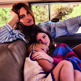 Éclats de couleurs et de tendresse: la mode en famille selon Vanessa Breuer