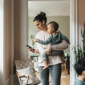 «On adorerait faire un 3e enfant, mais on ne le fera pas» : les mots de Renée Greusard qui parlent à tous les parents