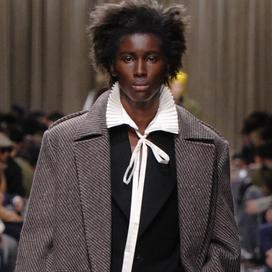 Ce manteau du défilé Dior que les hommes vont tous vouloir porter en 2027