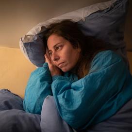 Ménopause : pourquoi vos nuits deviennent chaotiques (et comment y remédier)