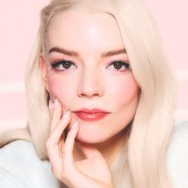 Anya Taylor-Joy : «J’aime cette sensation de saisir l’essence d’un proche, rien qu’en l’embrassant»