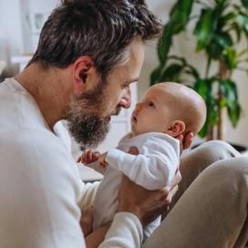 Jusqu’à quel âge un homme peut-il avoir des enfants ?