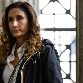 «Je suis née dans la violence» : Coline Berry réitère les accusations d’inceste à l’égard de son père, Richard Berry, et provoque la colère de sa belle-mère