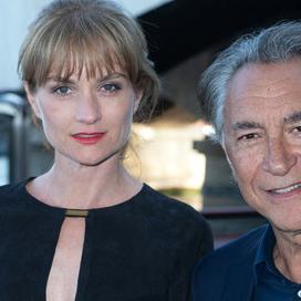 «Elle ne cesse de le défendre» : Pascale Louange, l’épouse de Richard Berry qui défie la tourmente