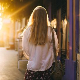 Hausse des températures sexistes : pourquoi le harcèlement de rue explose chaque été