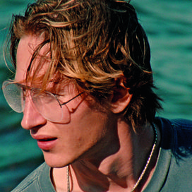 Edik Beddoes dans Blue Heron, de Sophy Romvari.