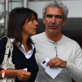 "J'ai qu'un seul projet, c'est d'épouser Estelle" : retour sur l'improbable demande en mariage de Raymond Domenech à Estelle Denis