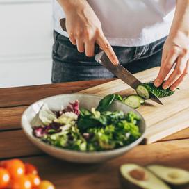 Pour bien dormir, privilégiez les aliments riches en eau.