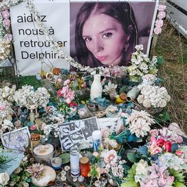 Des photos en hommage à Delphine Aussaguel après sa disparition le 15 décembre 2020 dans le Tarn.