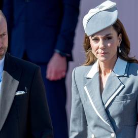 Kate Middleton et le prince William lors de la cérémonie officielle d’accueil, sur l’estrade royale de Datchet Road, lors de la première journée de la visite d’État du président de la République fédérale du Nigeria. (Windsor, le 18 mars 2026.)