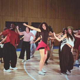 La danse est un moyen de prendre du temps pour les femmes.