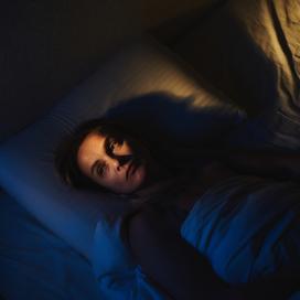 Réveils, panique, sensations d'étouffer... Qu'est-ce que l'angoisse nocturne ?