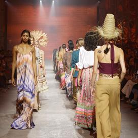 DĂ©filĂ© Surkana printemps-Ă©tĂ© 2027 â 080 Barcelona Fashion, 38e Ă©dition