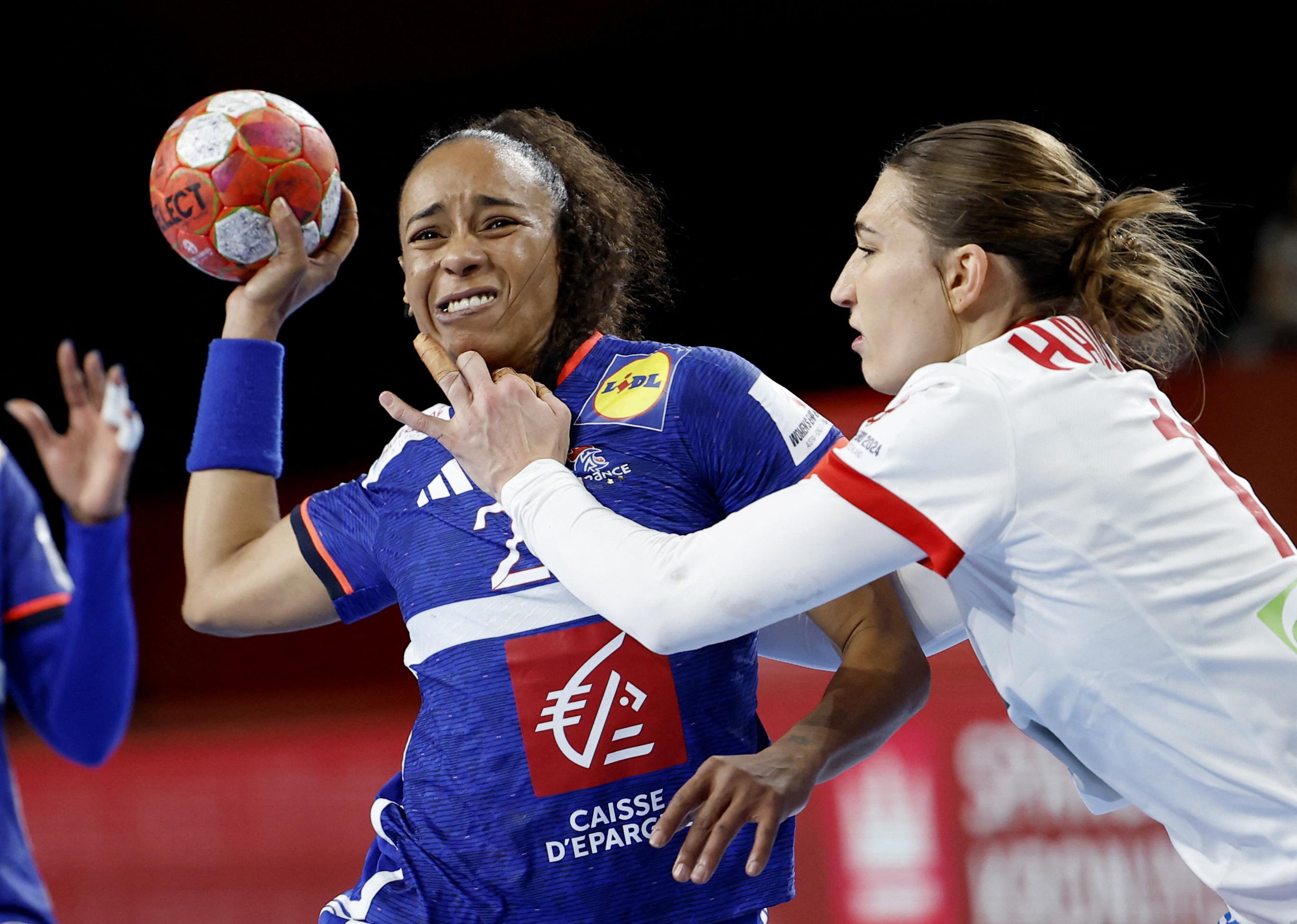 Handball : «Cette demi-finale laisse un goût d’inachevé», avoue Estelle Nze Minko