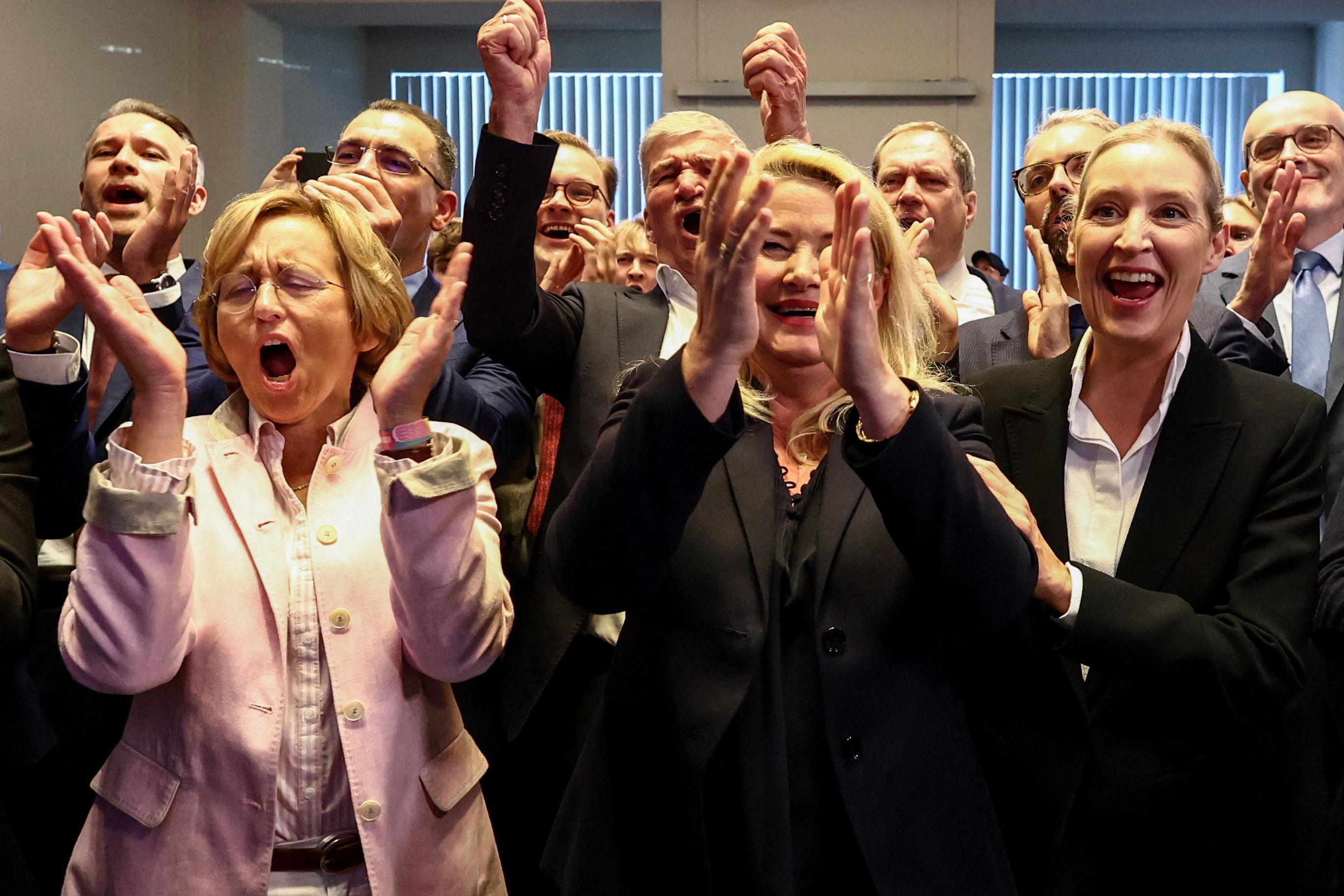 En Allemagne, l'extrême droite fête sa victoire dans le nord-est