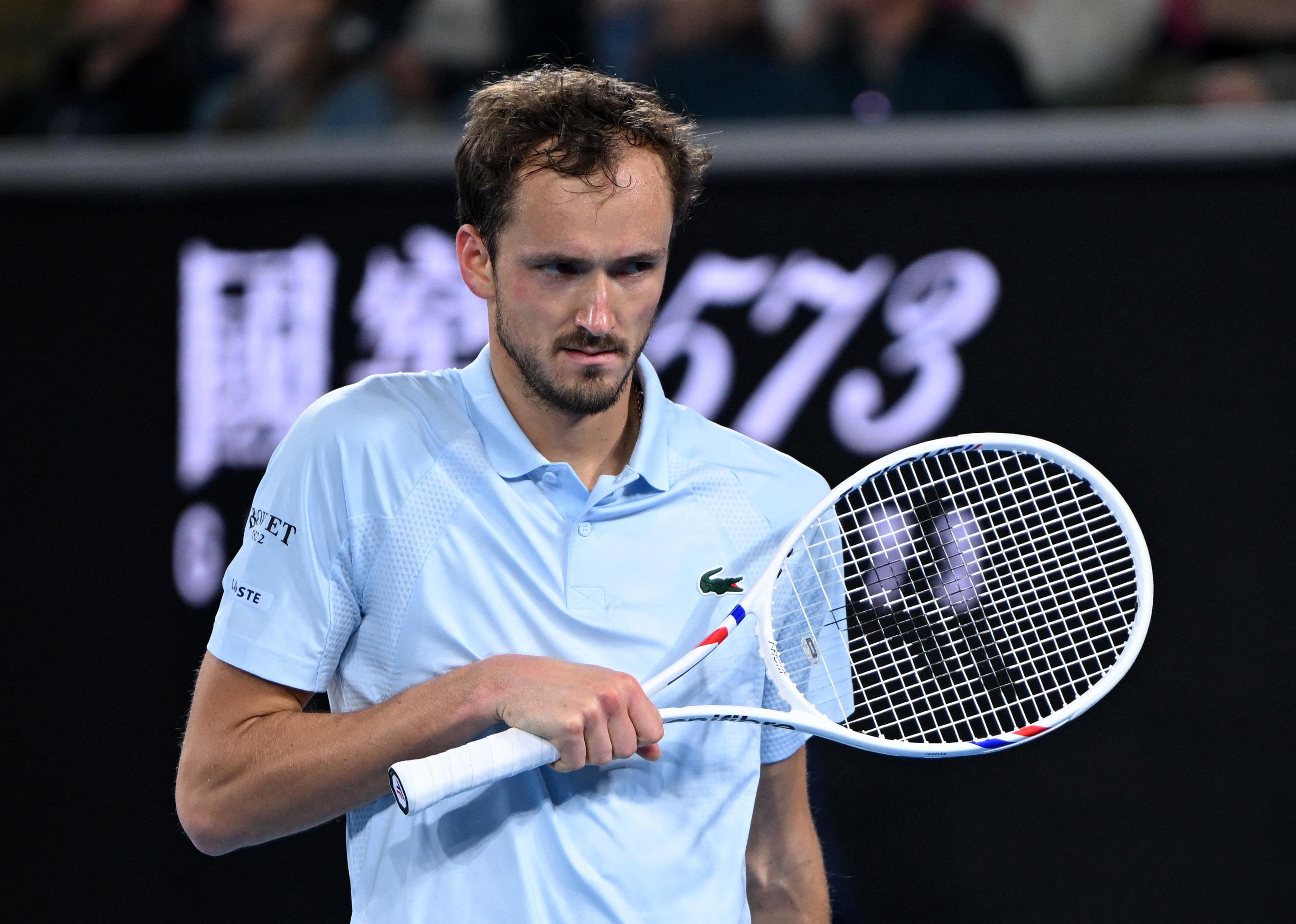 Open d’Australie : coup de tonnerre, Daniil Medvedev, finaliste l’an passé, sorti au 2e tour