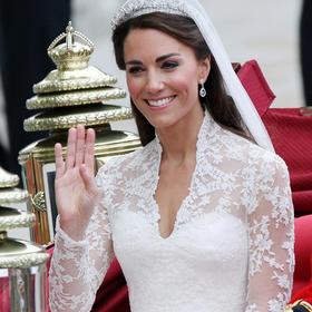 Huit details que vous ignoriez encore sur la robe de mariee de Kate Middleton