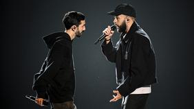 Bigflo et Oli chantent devant un tableau de Picasso au musée des ...