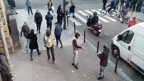 Face à l'insécurité dans les rues, comment les femmes s'organisent pour ...