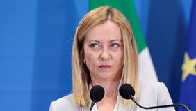 Au G7, passes d'armes entre Macron et Meloni