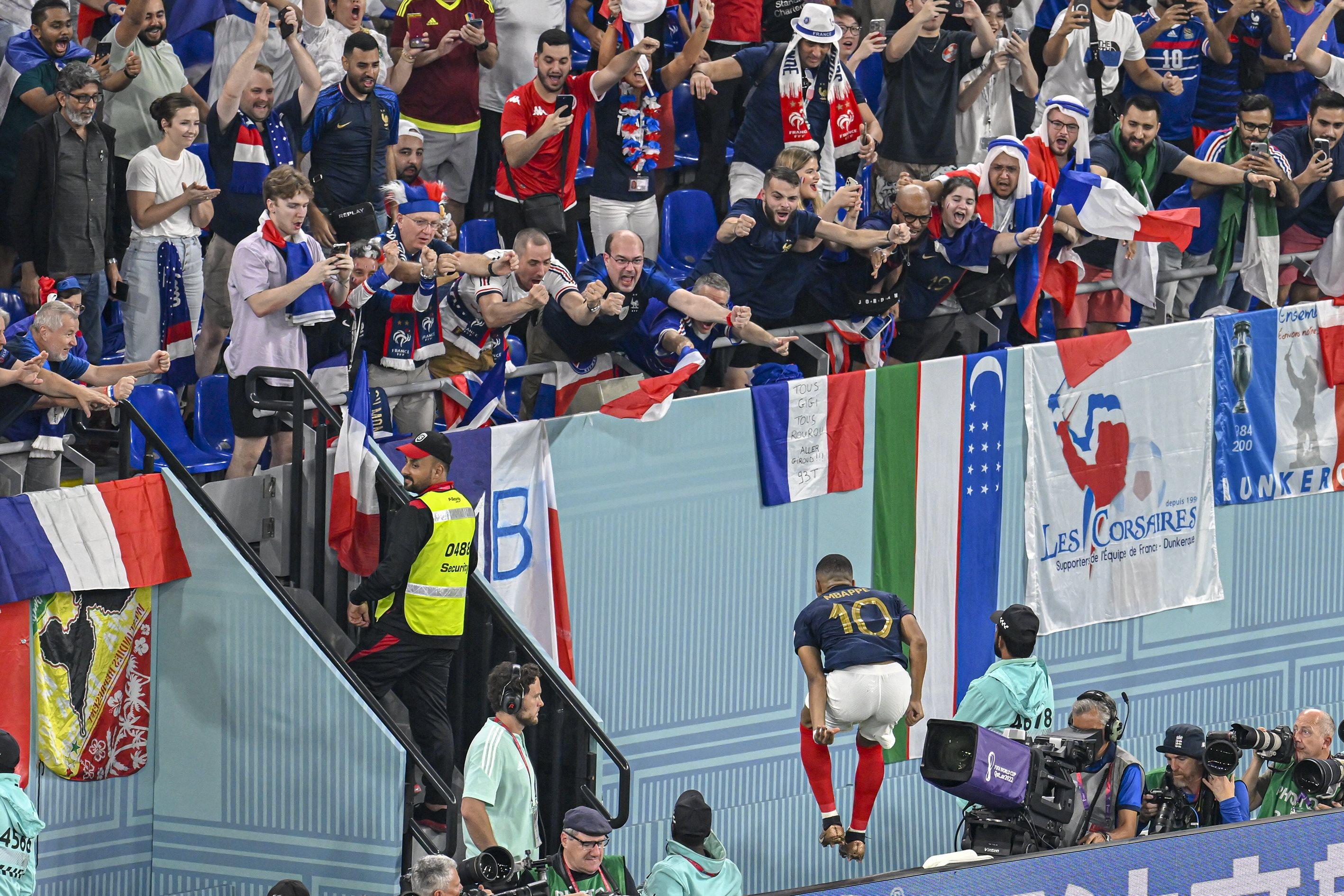 Coupe du monde: un drapeau, une photo et Mbappé devient le «héros inattendu» de l'Ouzbékistan