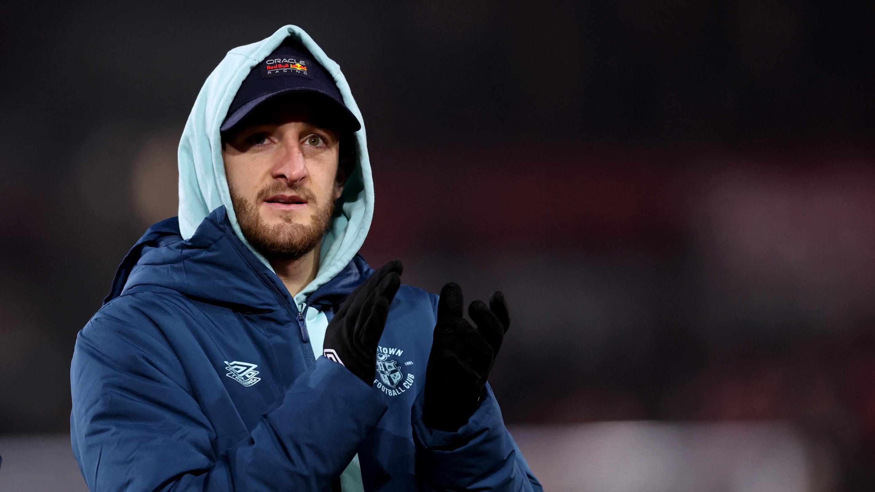 Premier League : Lockyer, le capitaine de Luton, a quitté l'hôpital