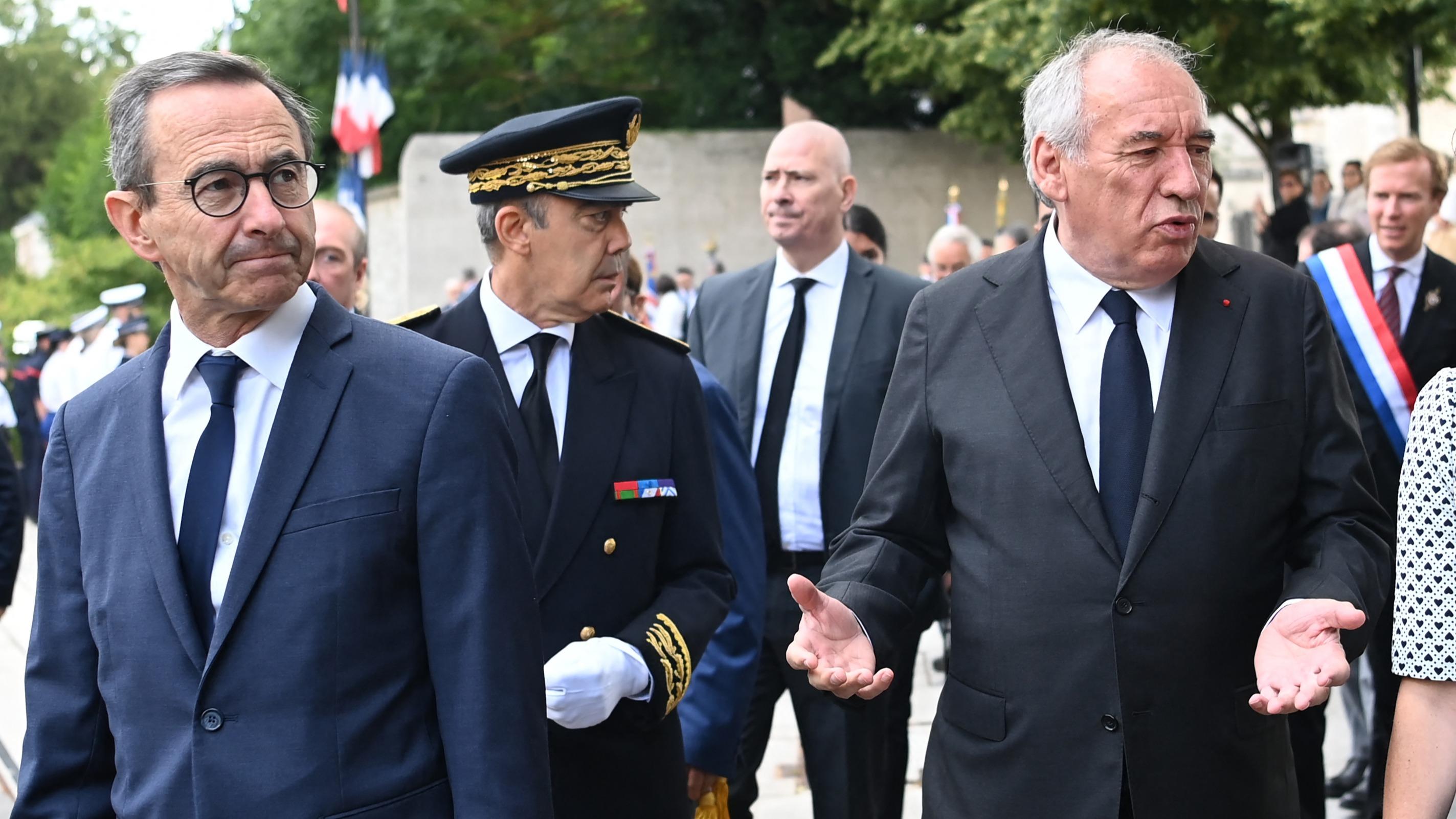En renforçant le rôle des préfets, Bayrou tente de donner une nouvelle «légitimité» à la décentralisation