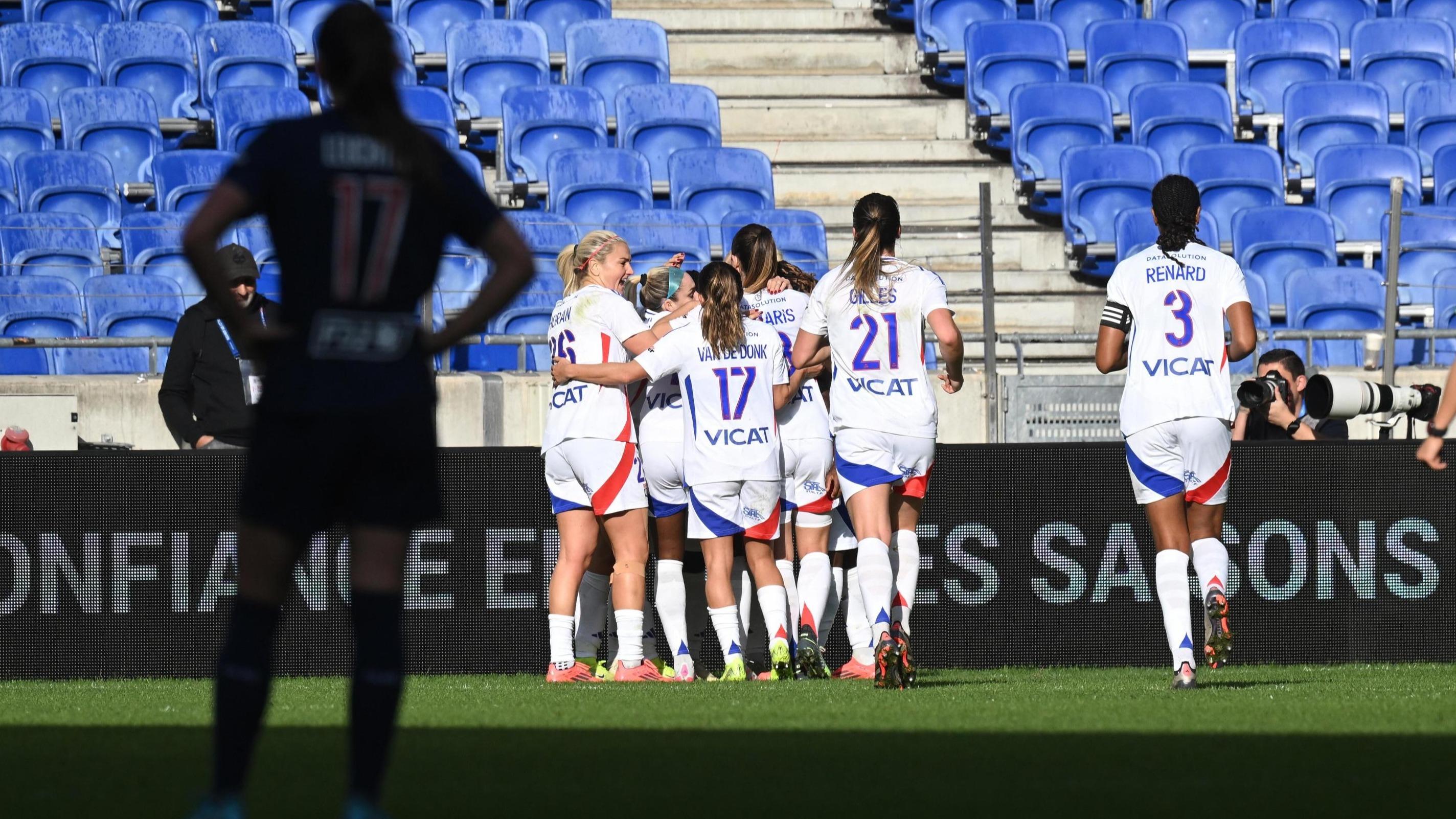 Foot (F) : l’OL domine le PSG et prend la tête du championnat