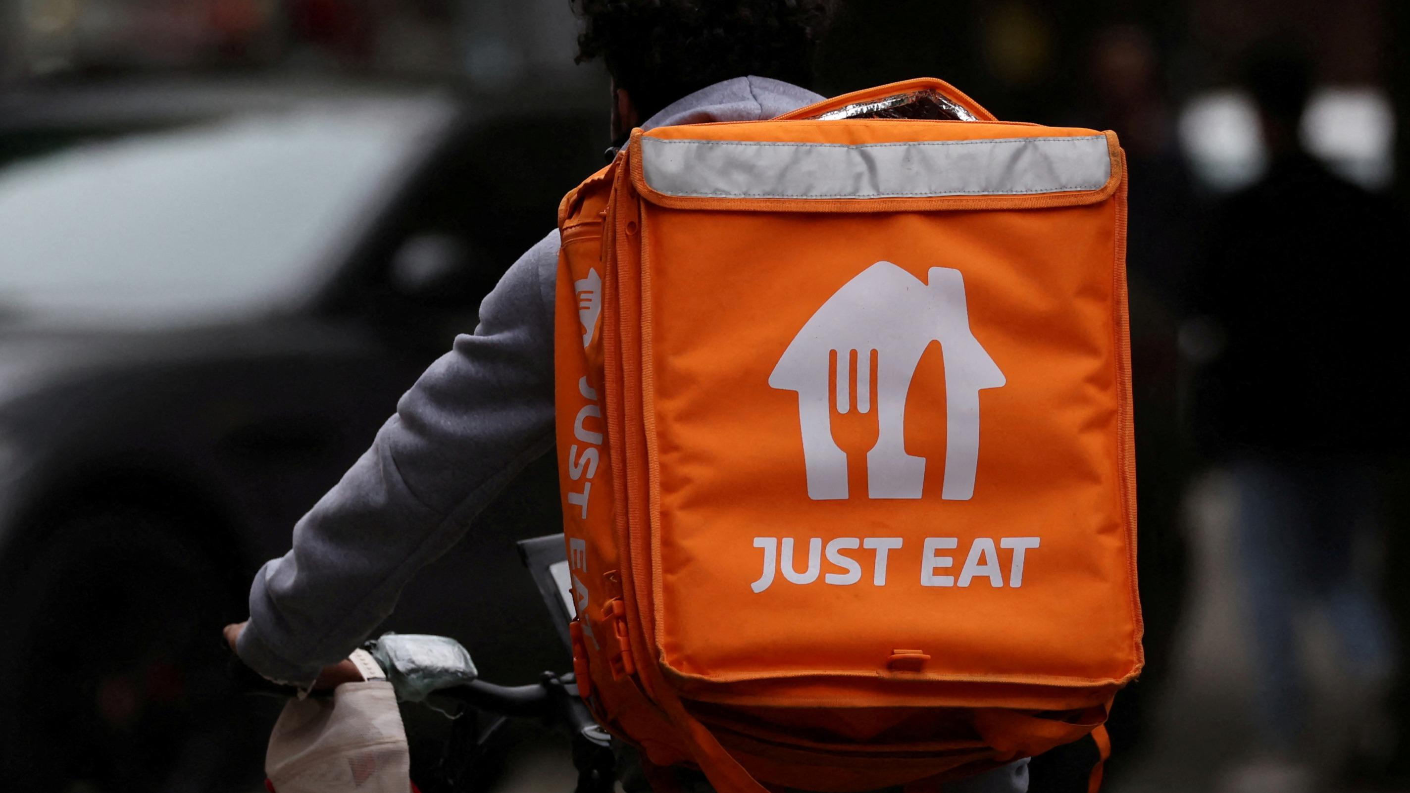 «Il n’y a de la place que pour deux acteurs»: Just Eat Takeaway cherche la recette face à Uber Eats et Deliveroo