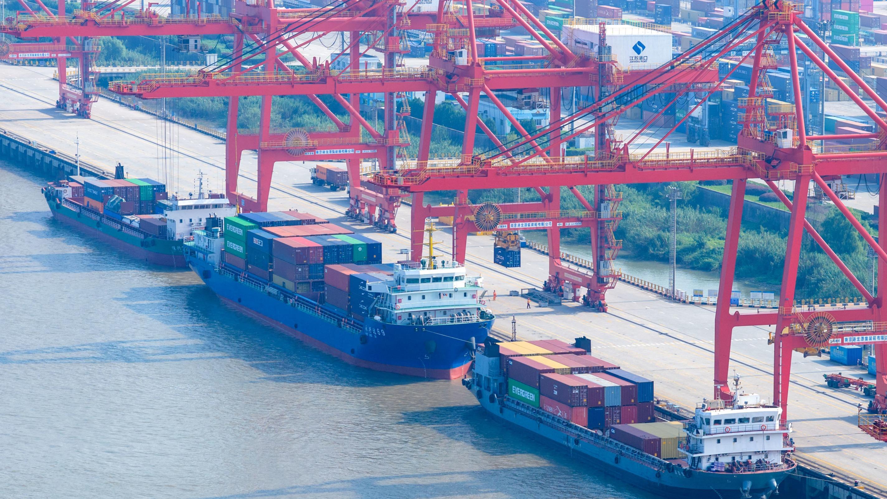 Dans un contexte explosif, la Chine va aussi taxer les navires américains