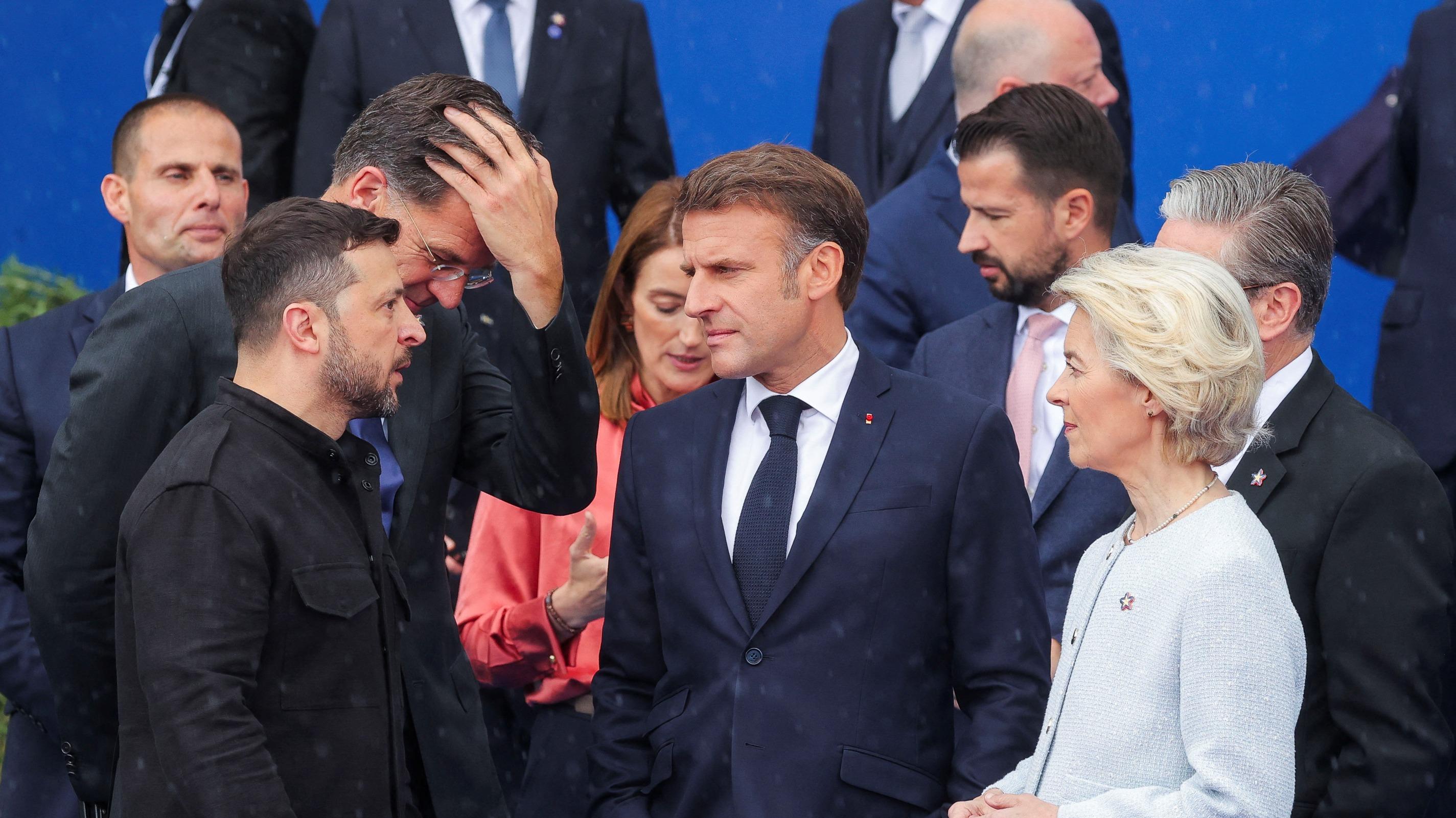 Présidentielle en Roumanie : des «ingérences sapent l'intégrité de nos démocraties», selon Macron