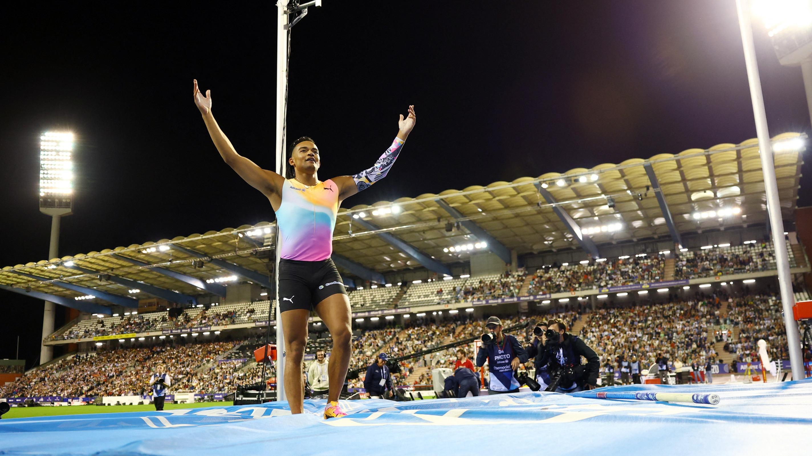 Athlétisme : Duplantis absent, le Grec Karalis s'impose lors du concours de saut à la perche de Bruxelles