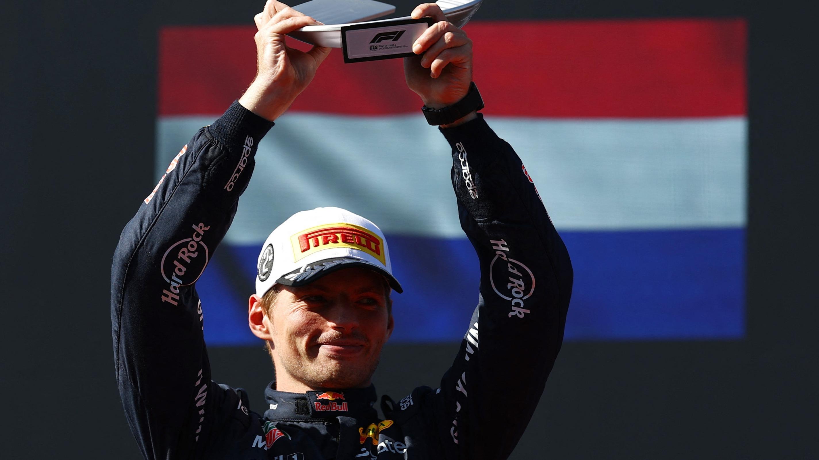 «C’était très chaotique» : Max Verstappen réussi son défi face à 100 amateurs de karting