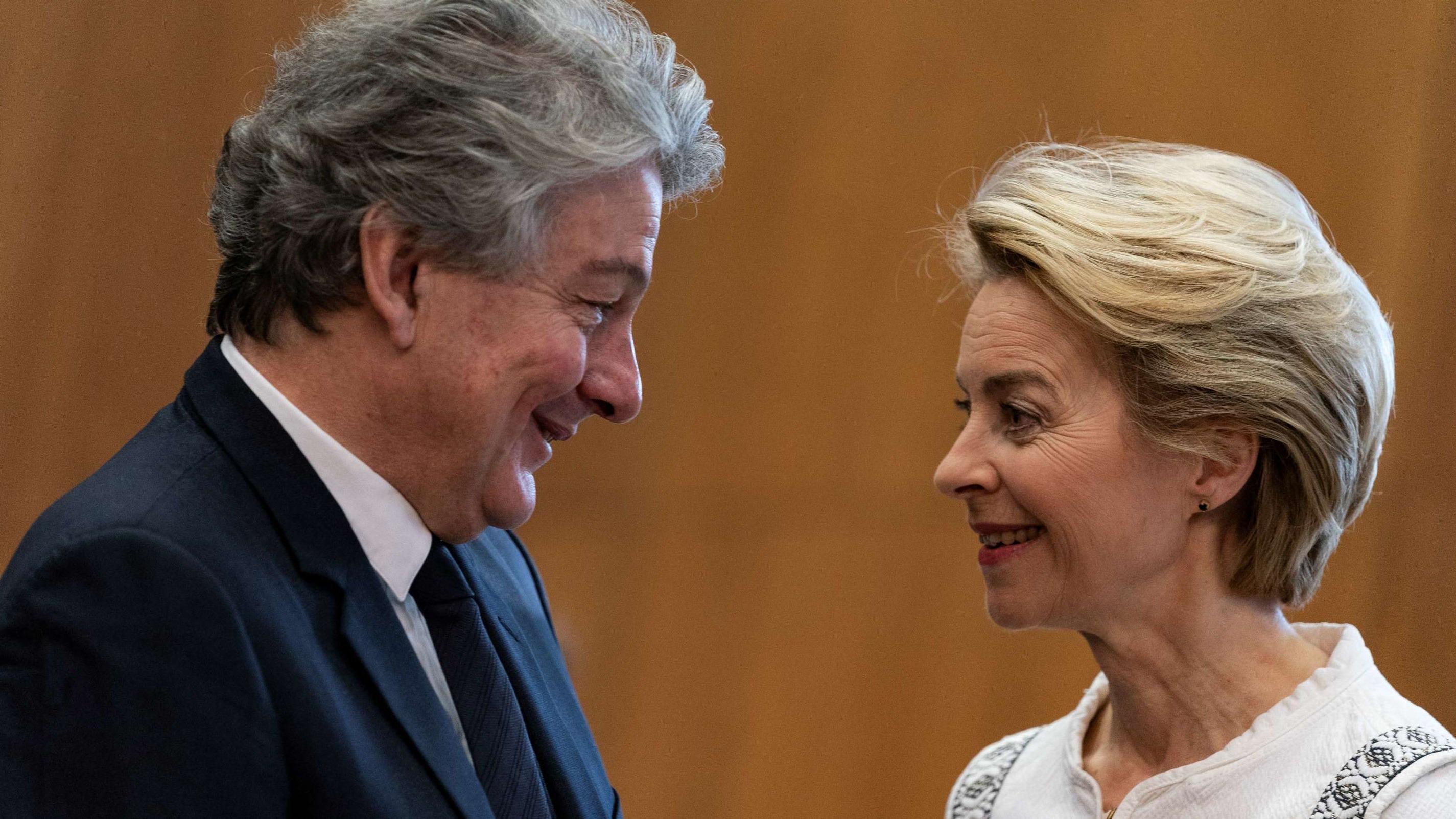 Commission européenne : Ursula von der Leyen contraint Paris à «débrancher» Thierry Breton