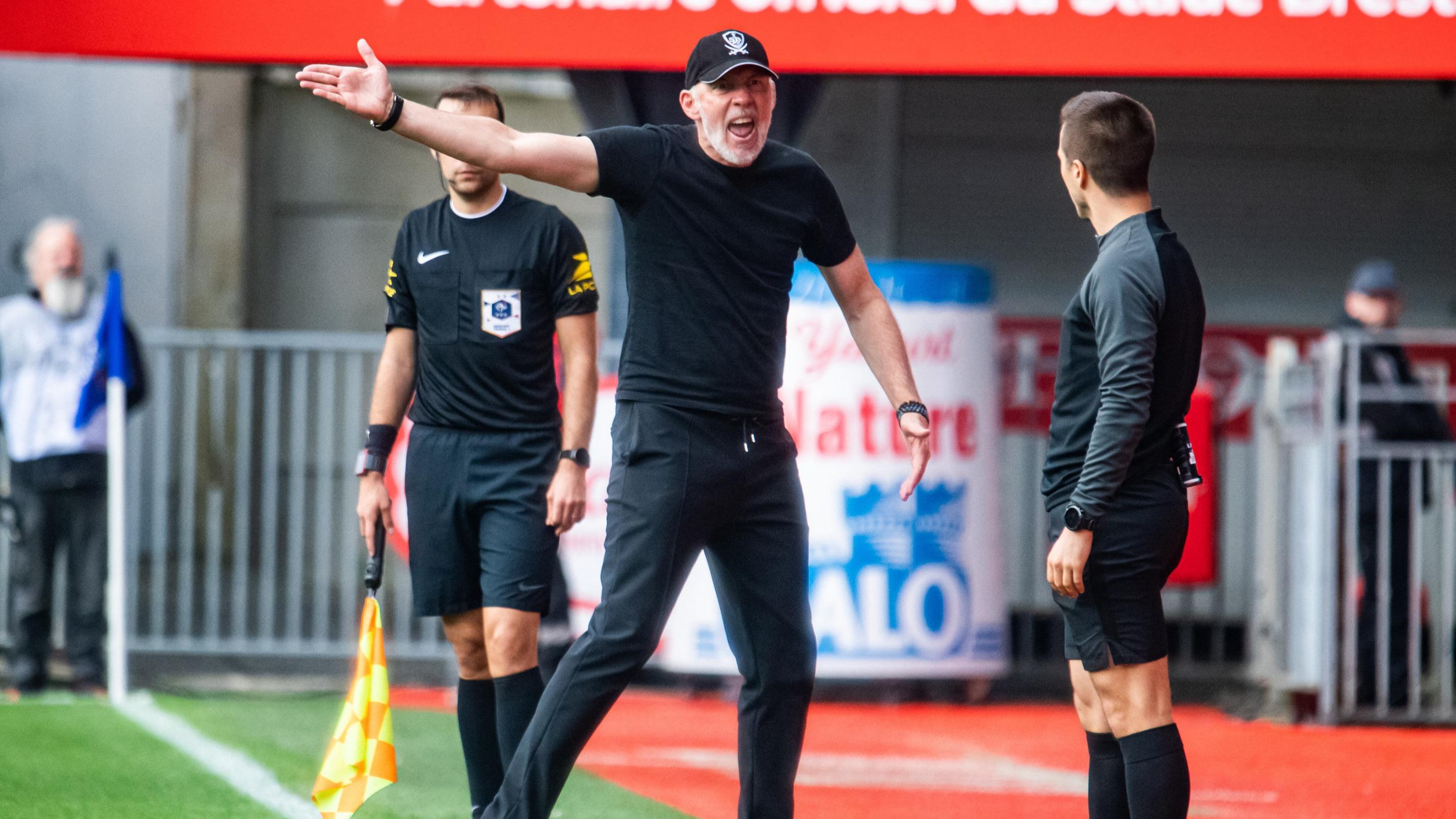 Ligue 1 : Eric Roy fustige l'arbitrage français, loin du «très haut niveau»