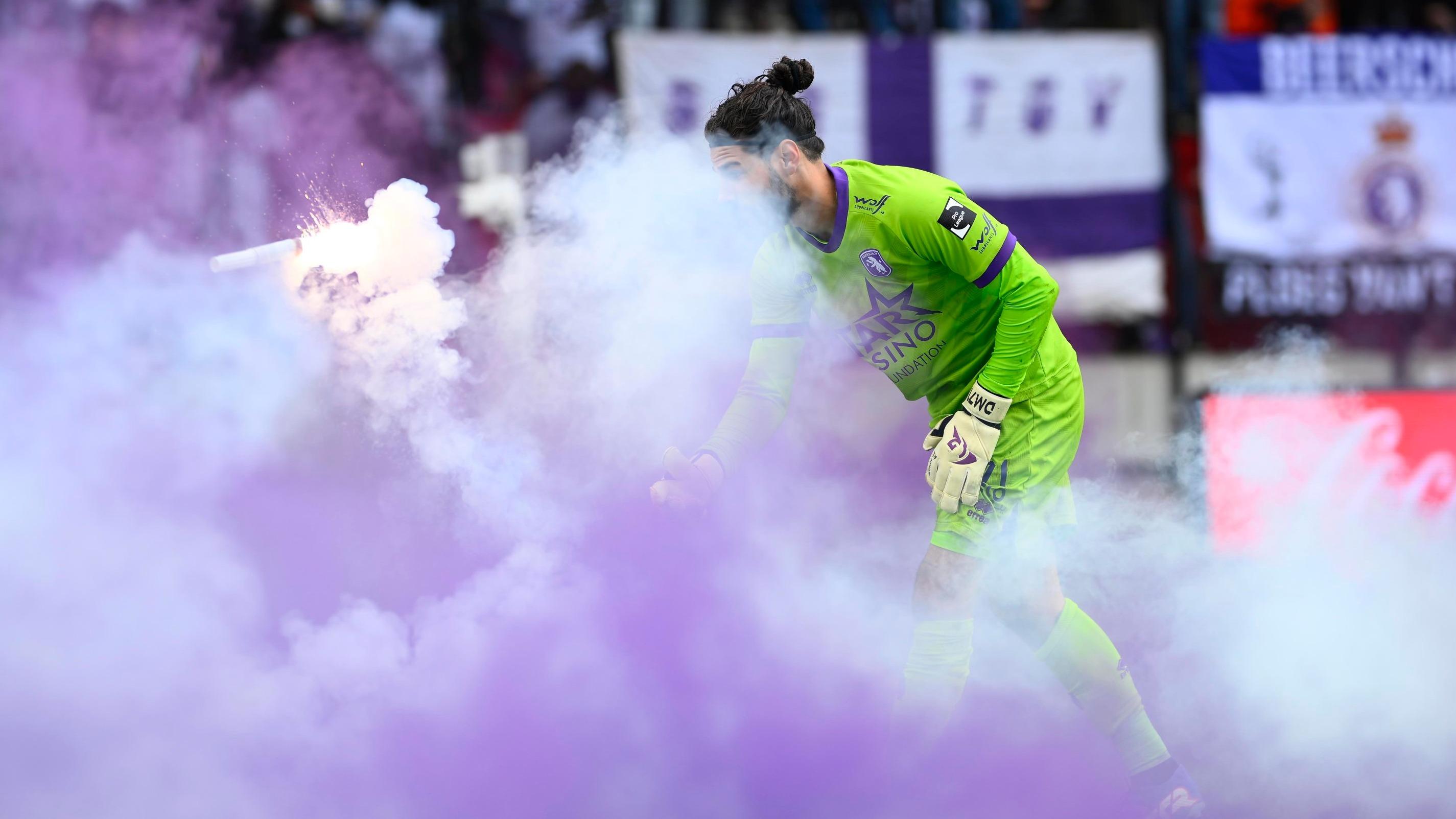 Foot : un match de championnat arrêté en Belgique après des jets de fumigènes