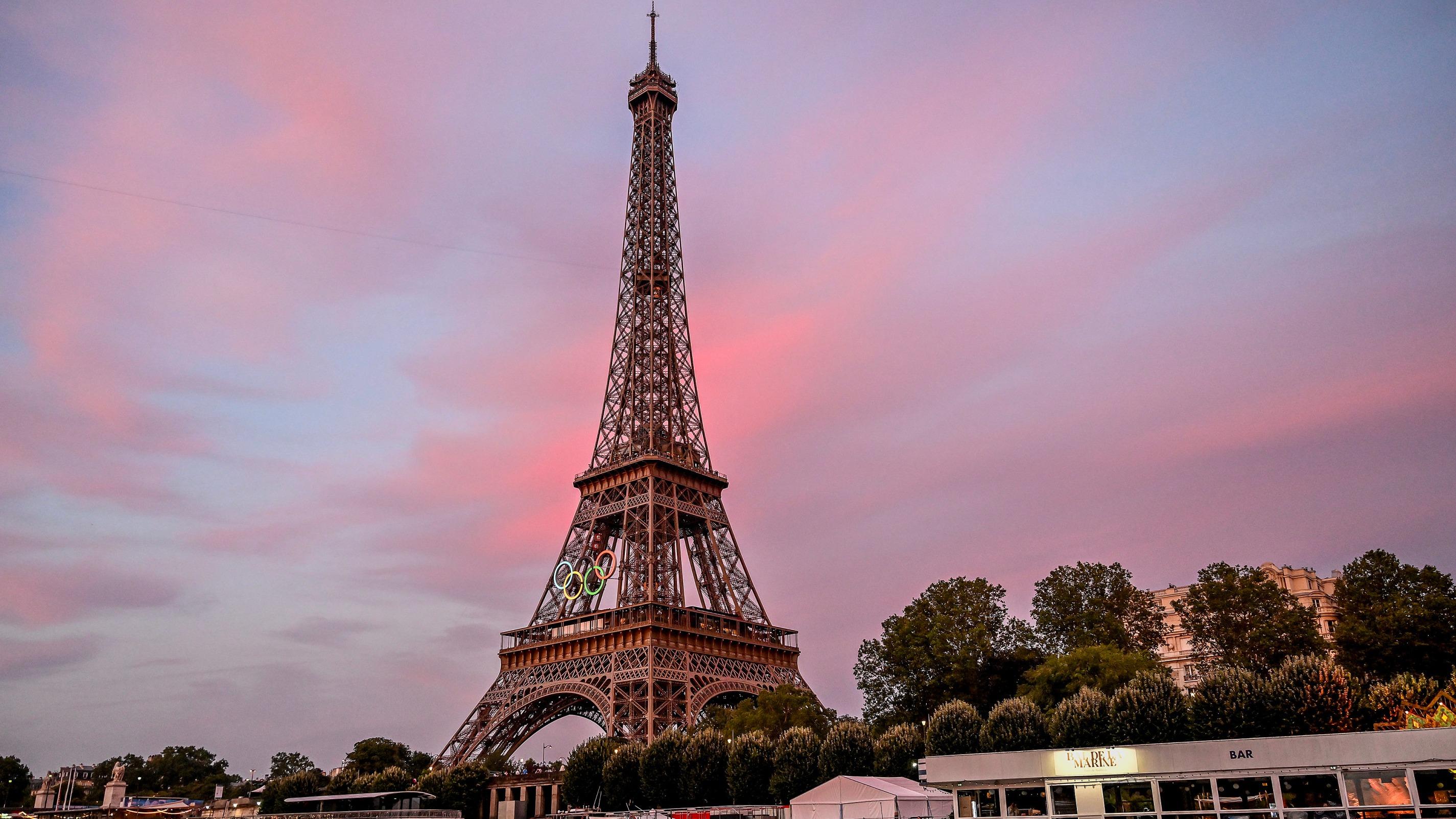 7 octobre : la tour Eiffel va s’éteindre en hommage aux victimes