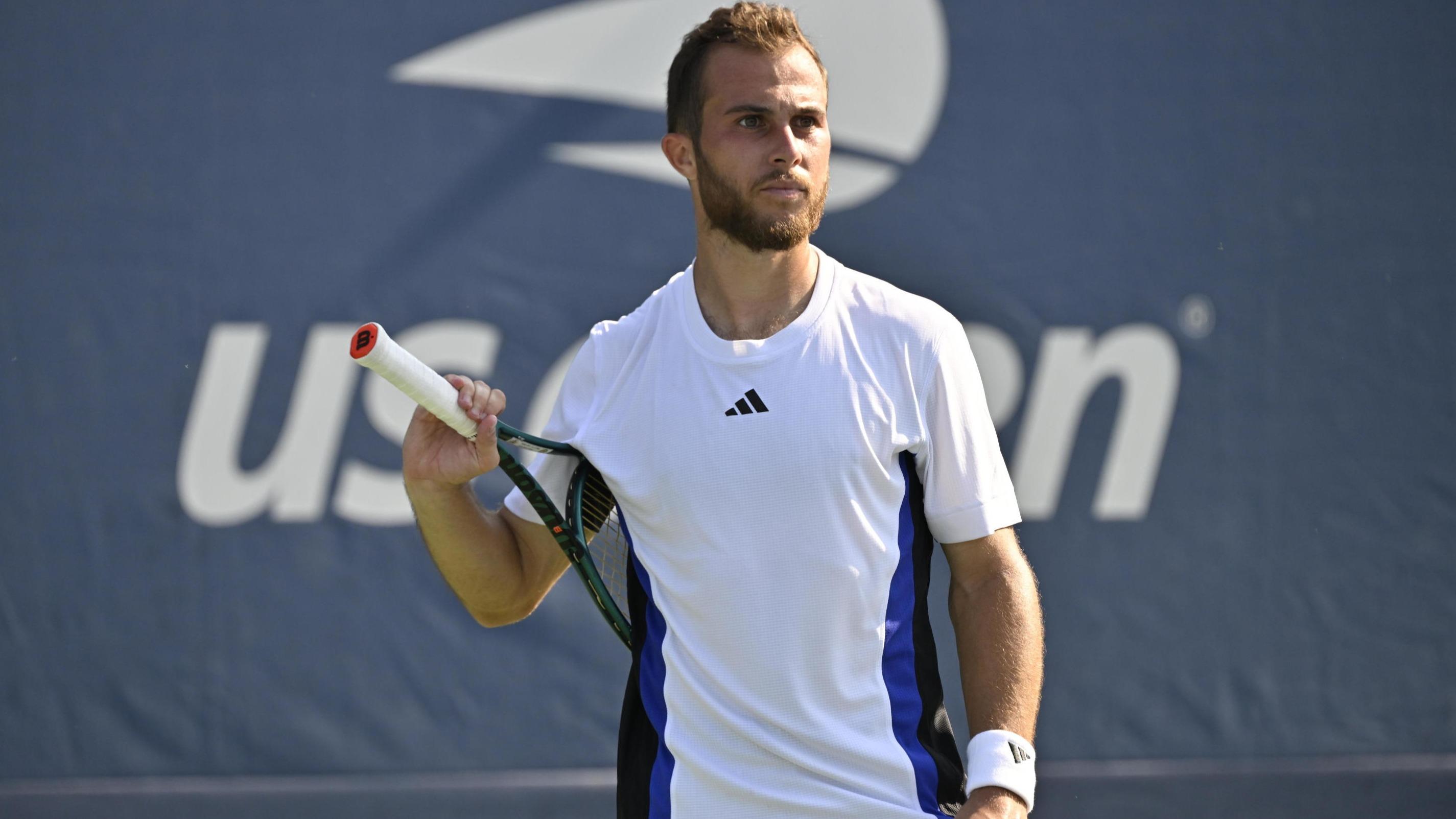 Tennis : après un match marathon, Hugo Gaston se qualifie en quart à Anvers