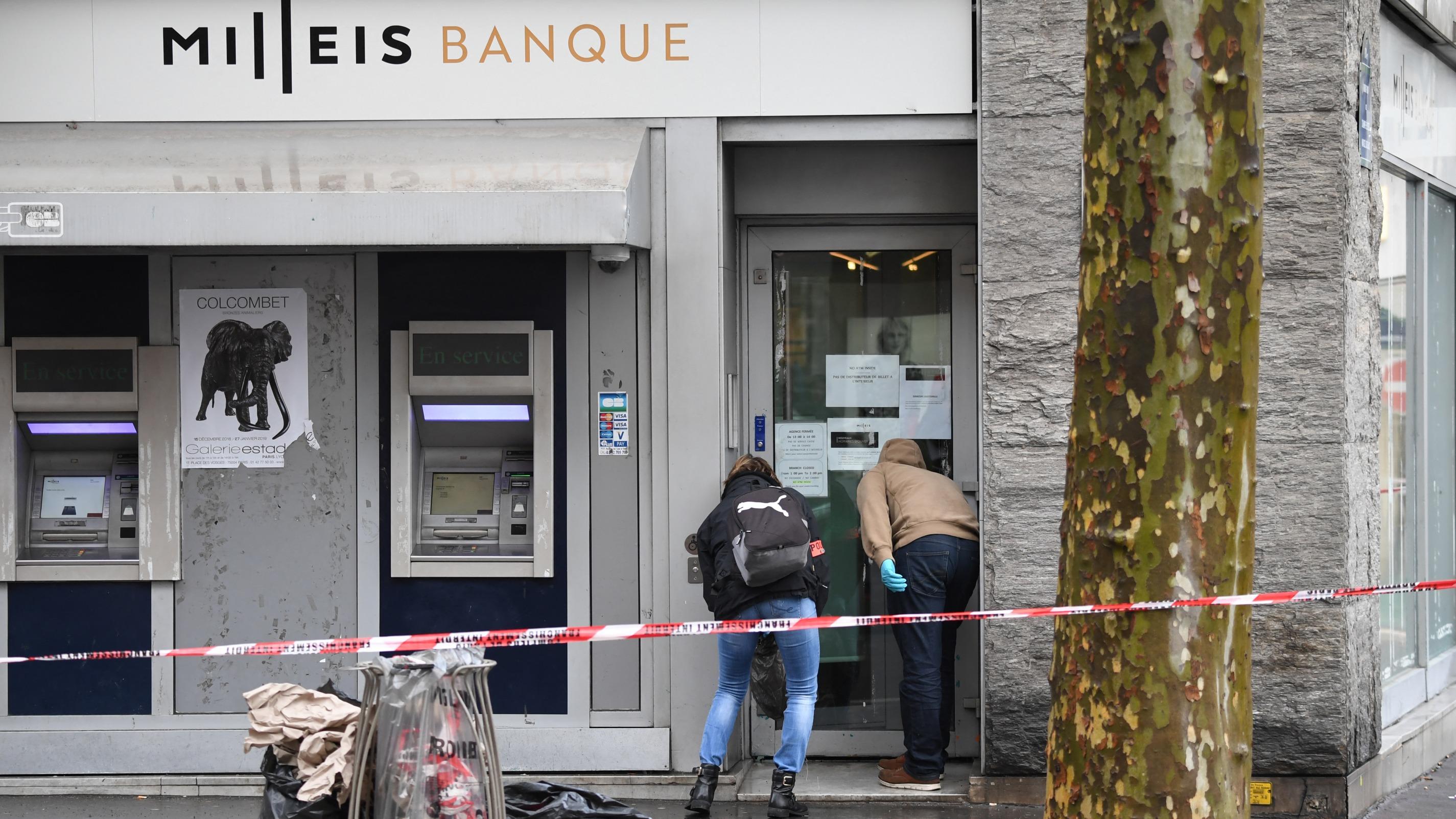 Le procès d’un banquier accusé d’avoir orchestré son propre braquage s’est ouvert à Paris