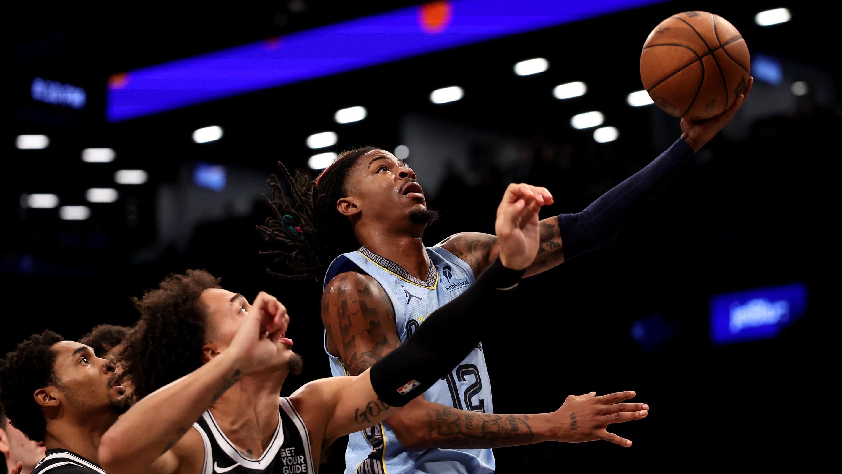 NBA : en vidéo, les deux incroyables paniers à 360 degrés de Ja Morant