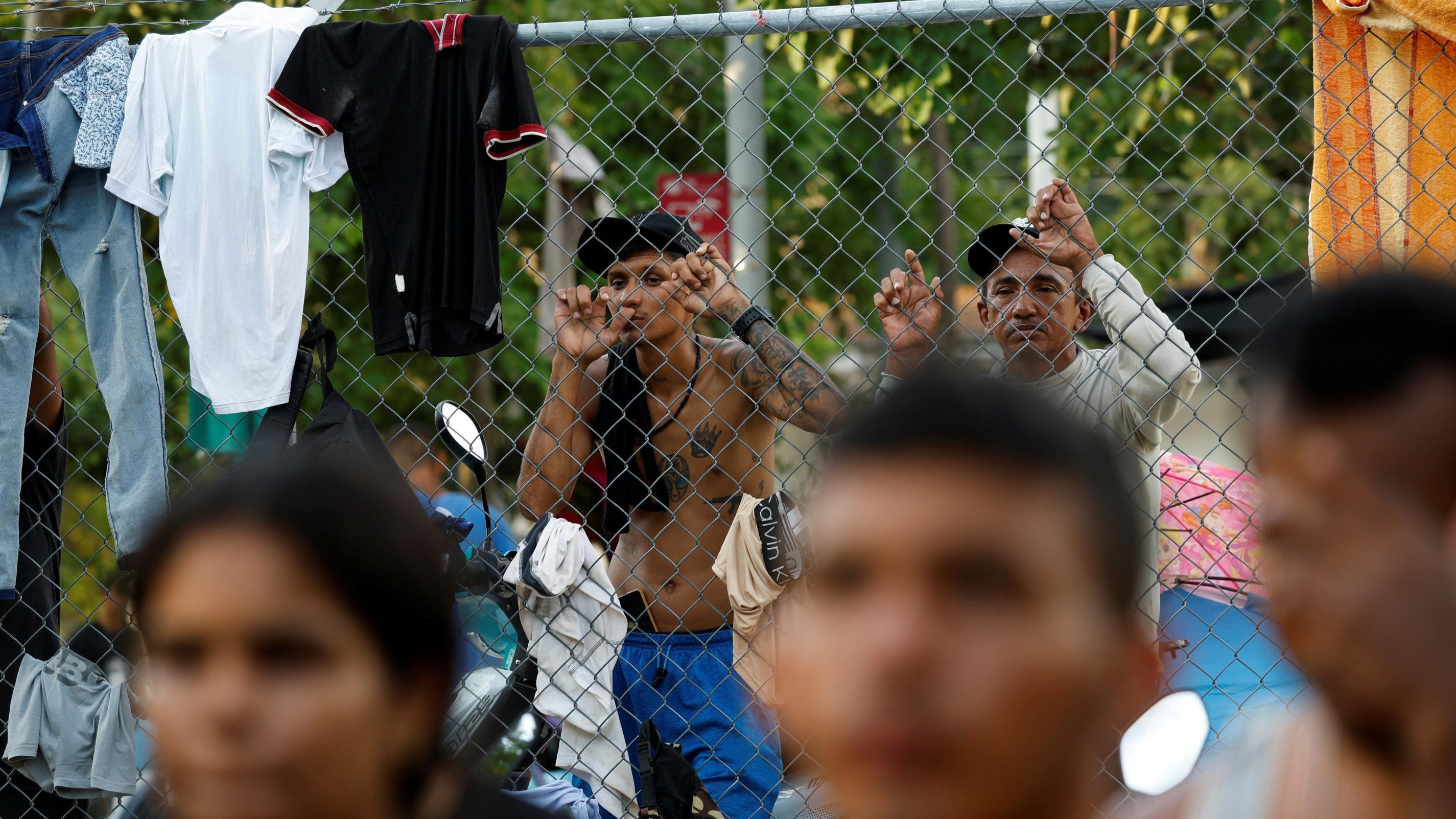 «Donald Trump ne parviendra jamais à expulser tant de monde» : à Los Angeles, des milliers de clandestins attendent la grande expulsion