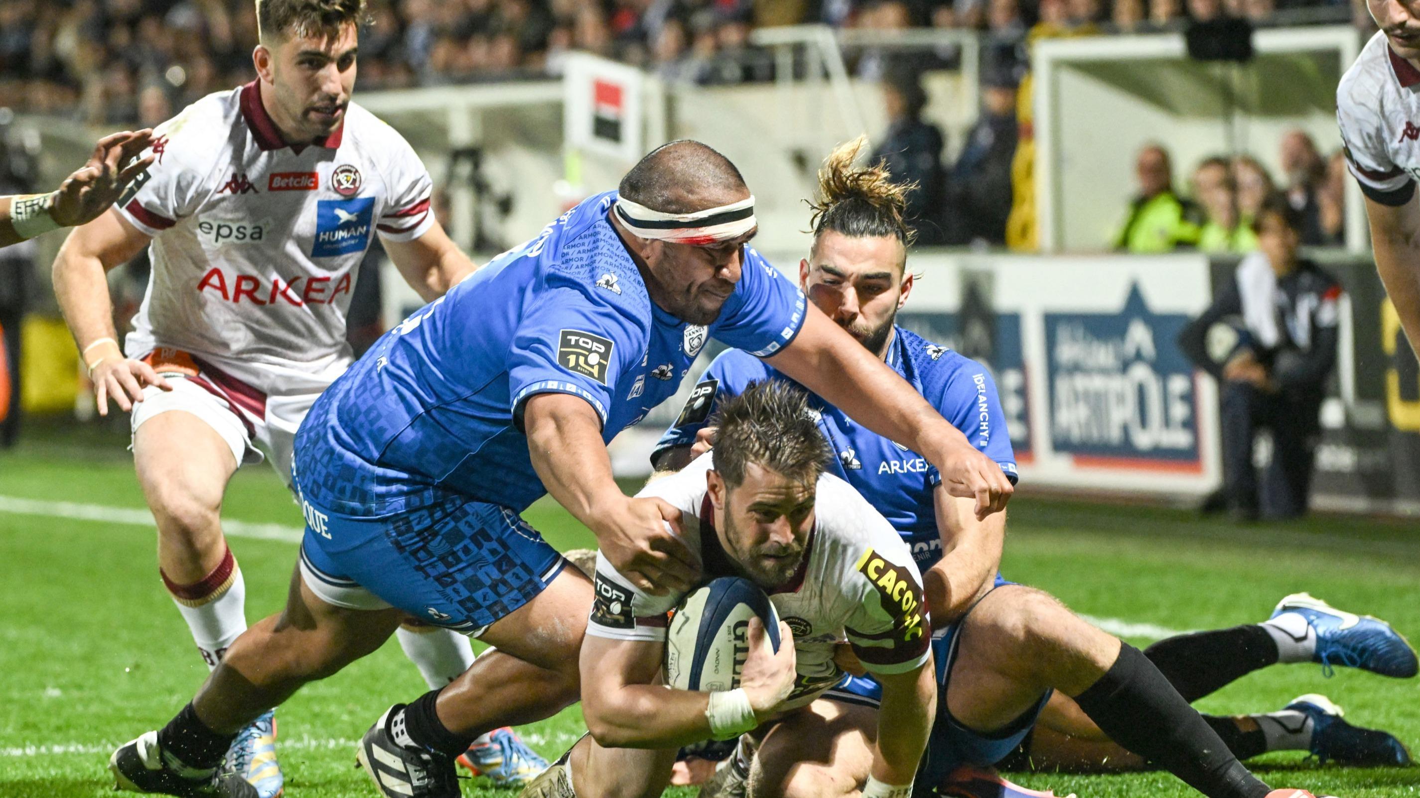 Top 14 : Jalibert rapidement blessé, l’UBB revient de nulle part et renverse Vannes à la Rabine