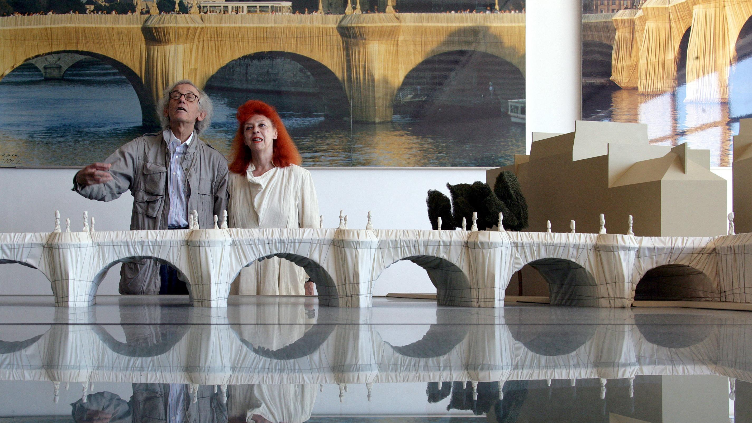 Le Pont-Neuf à Paris habillé « en grotte », hommage à Christo signé JR